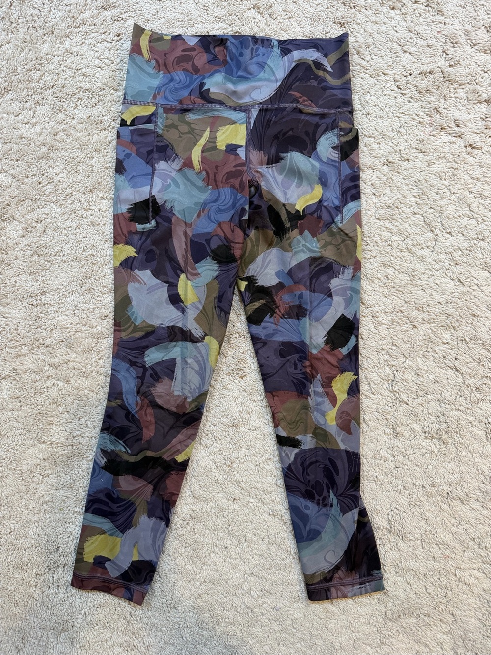 Athleta Salutation Stash 7/8 leggings Size Small - Multicolor